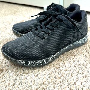 NOBULL SuperFabric Trainer - Skull & Roses. Unisex Sz 8 Women / Sz 6.5 Men